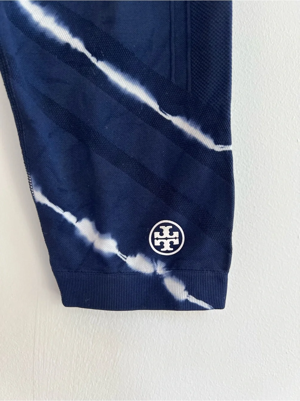 Tory Burch Tory Sport Shibori Tie-Dye Seamless 7/8 Legging in Navy Blue/White, M